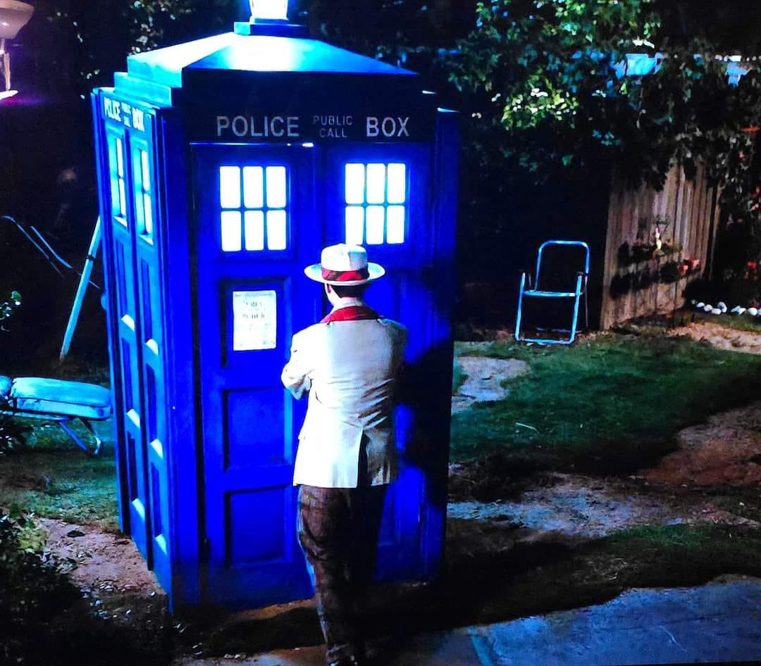 Well well well - Sylvester has been sent these shots of 'Young Sheldon' !, image size:1080x946