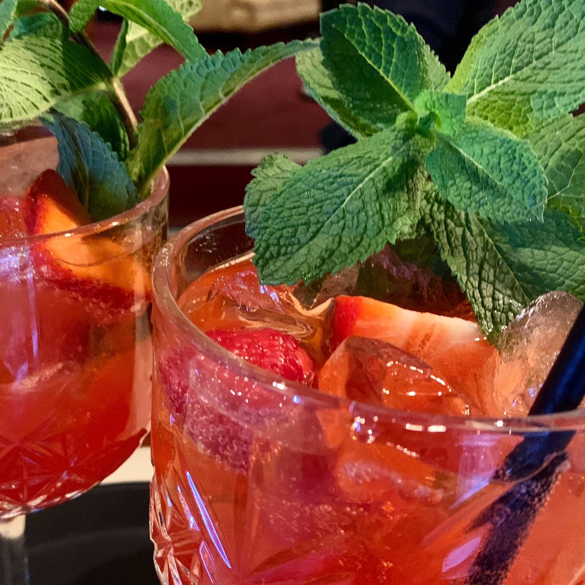 Summers on its way!!!🌞 And what’s better than escaping the hustle and bustle with a refreshing Annies Spritz in our cosy cocktail lounge🎩 Go for a classic with a Aperol Spritz or Campari Spritz, or try our delicious Annies Berry Spritz. Served with 50ml of spirit and fizz!✨