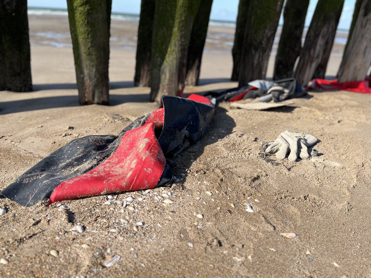 At 5pm on ⁦@SkyNews⁩ - we're live from a beach in northern France. It took us five minutes to come across the remains of a migrant dinghy, clearly sliced up by the police.