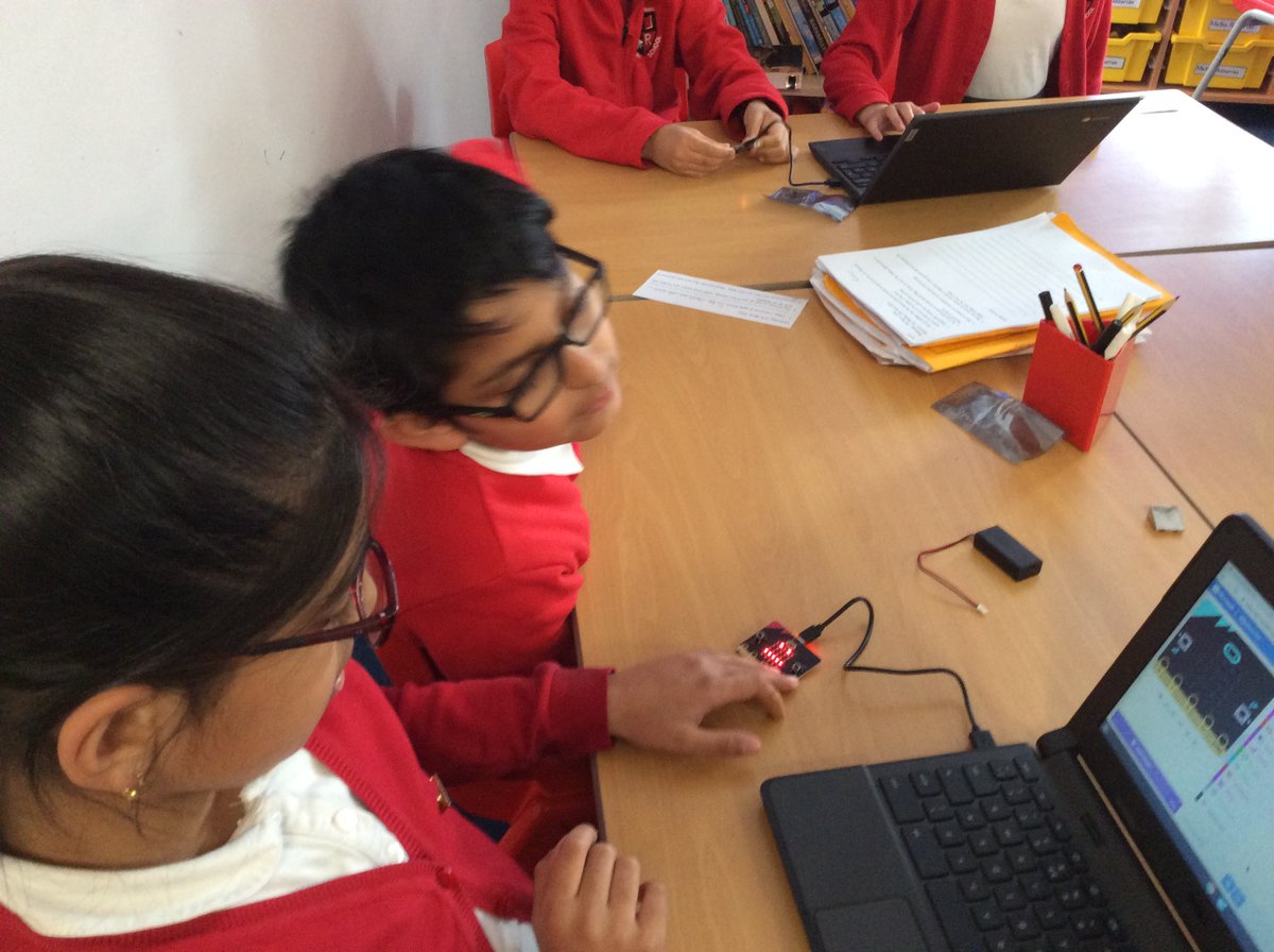 @microbit_edu,@bbc_microbit Thank you to the BBC for making this Year 4 lesson possible with a gift of 30 micro:bit. The class had their first taste of micro:bit programming and modifying their programmes.