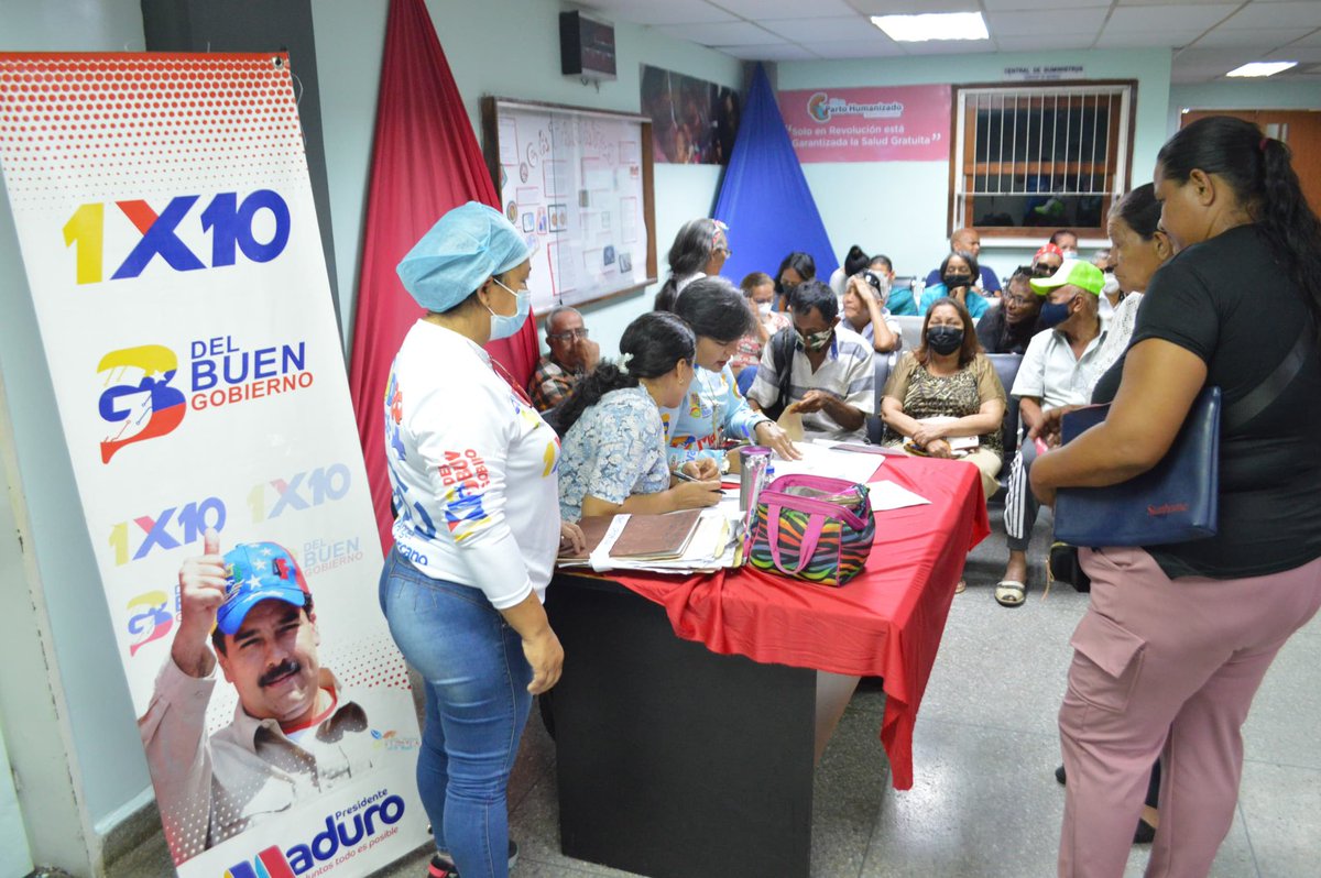 Estamos en el Hospital Uyapar de Puerto Ordaz. Hoy siguen ocurriendo verdaderos milagros en nuestro estado . Personas de todos los rincones de Bolívar reabrirán sus ojos al mundo a través de esta Misión . No me cansaré de agradecerle al Presidente @NicolasMaduro por tanto apoyo