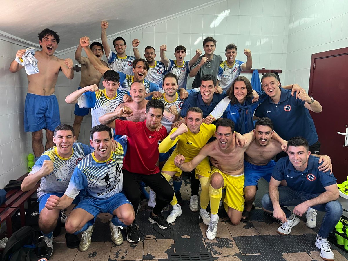 cdretirosur's tweet photo. ¡ENORMES!

📈 7 puntos de los últimos 9 

⚔️ Cuatro partidos seguidos dando la vuelta a resultados adversos
 
⚽ Está muy difícil pero amamos este deporte y vamos a luchar hasta el final. 

¡VAMOS, EQUIPO! 💪🏼💪🏼💪🏼

#ForzaRetiro #RSenior 🔵⚪ https://t.co/Km6oyIYlZD