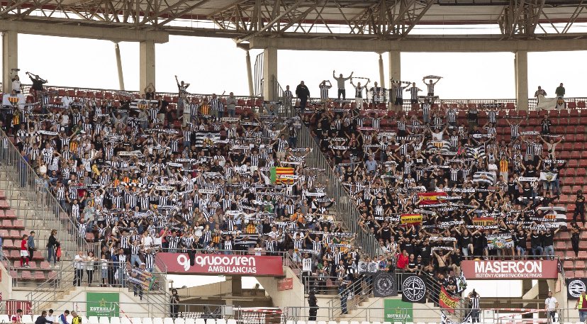 ⚫️⚪️ Invasión albinegra en Murcia. El CD Castellón ya ha vendido 2.500 entradas para el partido ante el Real Murcia. Se espera que el conjunto murciano abra otro sector para la afición y la cifra podría ascender hasta las 3.000 entradas.