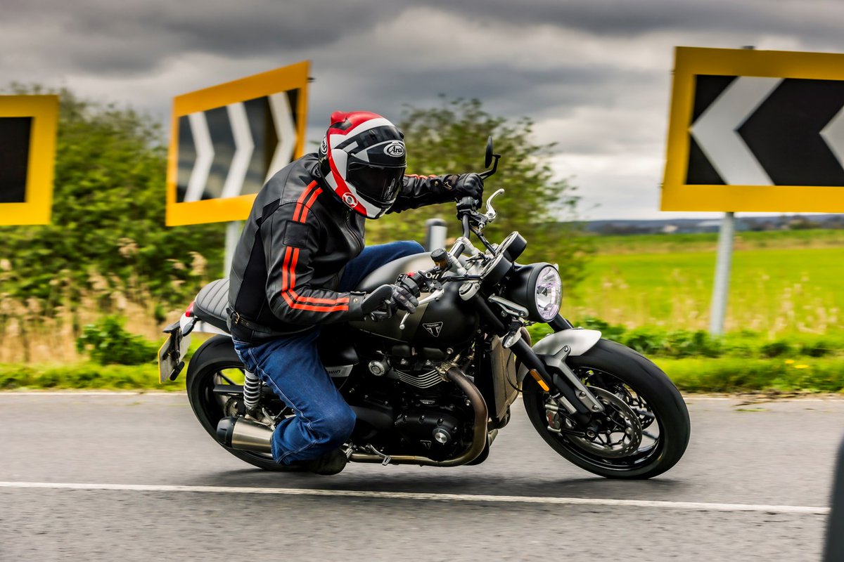 Fancy a large-capacity retro roadster? Find out what we thought when we pitted the Triumph Speed Twin 1200 against the new BMW R12 nineT at the link. Which do you prefer? ow.ly/Et9n50Rlmbw