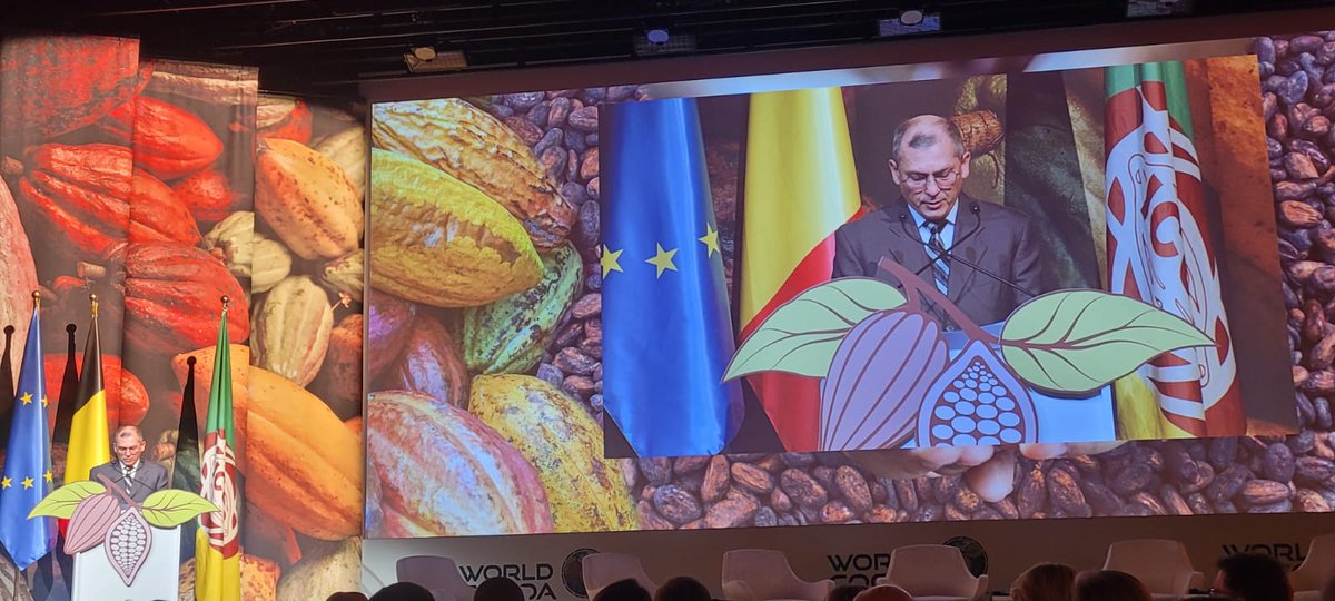 AgriculturaEc's tweet photo. ¡Ecuador es dueño del mejor cacao del mundo! 👏🇪🇨

En #Bélgica 🇧🇪, participamos en la @WorldCocoaConf, donde destacamos el trabajo de nuestro país para beneficiar a más de 400 mil personas vinculadas a esta cadena productiva. Destacamos que el cacao es un sector estratégico para construir #ElNuevoEcuador, por ello es importante construir políticas que potencien el desarrollo de este cultivo y los productores.

#WorldCocoaConference
#CocoaBrussels2024