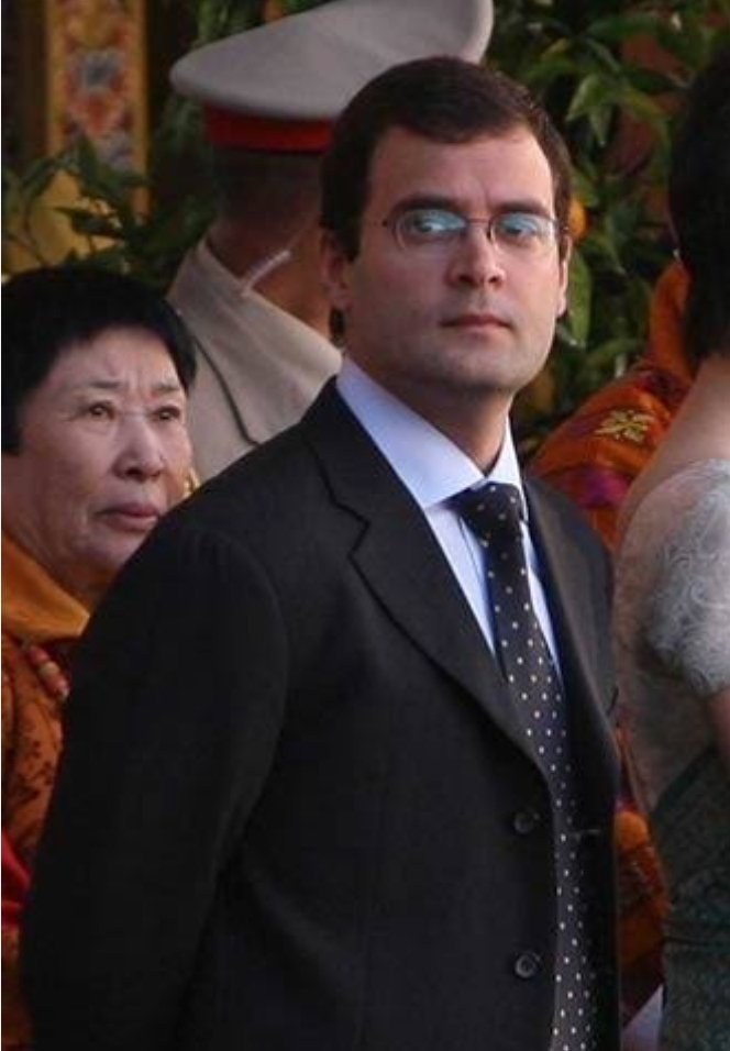 Narendra Modi:
- Son of Bharat.
- Believes in Wealth Generation.
- Earned his own money.
- Doesn't like Ghuspaithiye. 
- Smiles in face of adversity.
- Good sense of humour.
- Lives clean.

Rahul Gandhi: 
- Son of Italy & China.
- Believes in Wealth redistribution (but not his