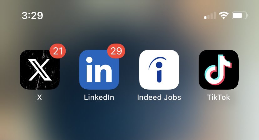 HOW ABOUT YOU LOOK BETWEEN TWITTER AND TIKTOK ON YOUR HOME SCREEN 😐
