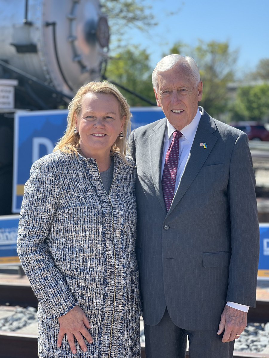 I know April Delaney to be a principled, commonsense leader who will faithfully serve Marylanders. Today, I'm proud to endorse her in the Sixth District's democratic primary.

I look forward to welcoming @April4Congress to Team Maryland next Congress.