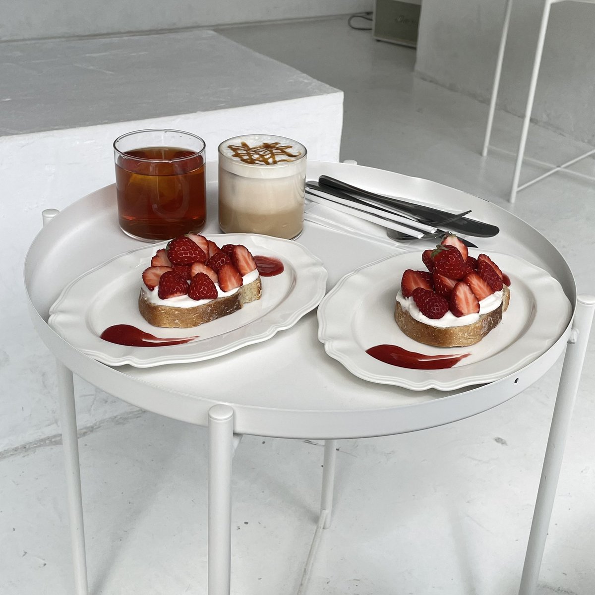 _l228ii's tweet photo. めちゃくちゃ可愛い子とカフェ行ったんですよ https://t.co/XyU9F5a1Ur