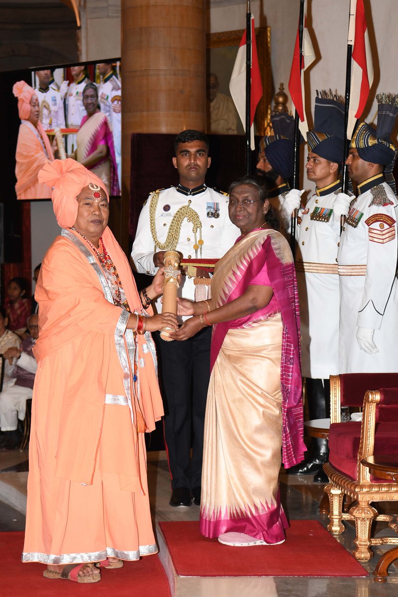 President Droupadi Murmu presents Padma Shri in the field of Spiritualism to Shri Chitta Ranjan Debbarma. His tireless efforts in education and his profound influence on spiritual and moral well-being have sparked a resurgence among people.