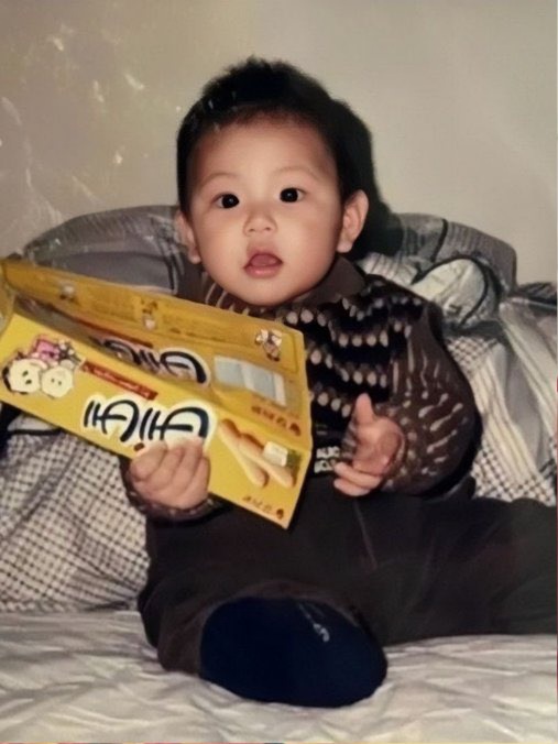 shimishimiot9's tweet photo. A chaeyoung day thread but she gets older as you scroll https://t.co/ETyGeZApCT