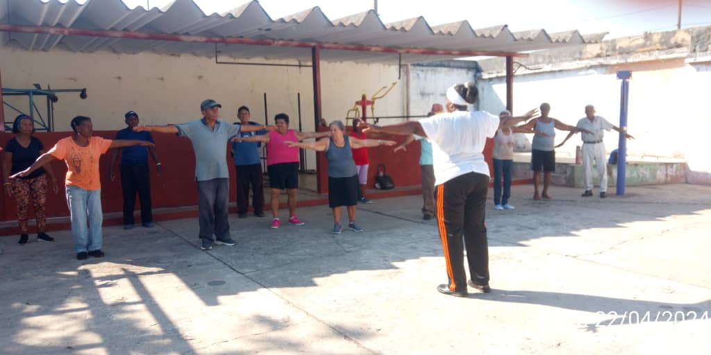 Clase para el Adulto Mayor en el Gimnasio de Cultura Física, Dándole Vida a los Años. #MatanzasDeGirónAl26 #JagueyEnVictoria #MatancerosEnVictoria