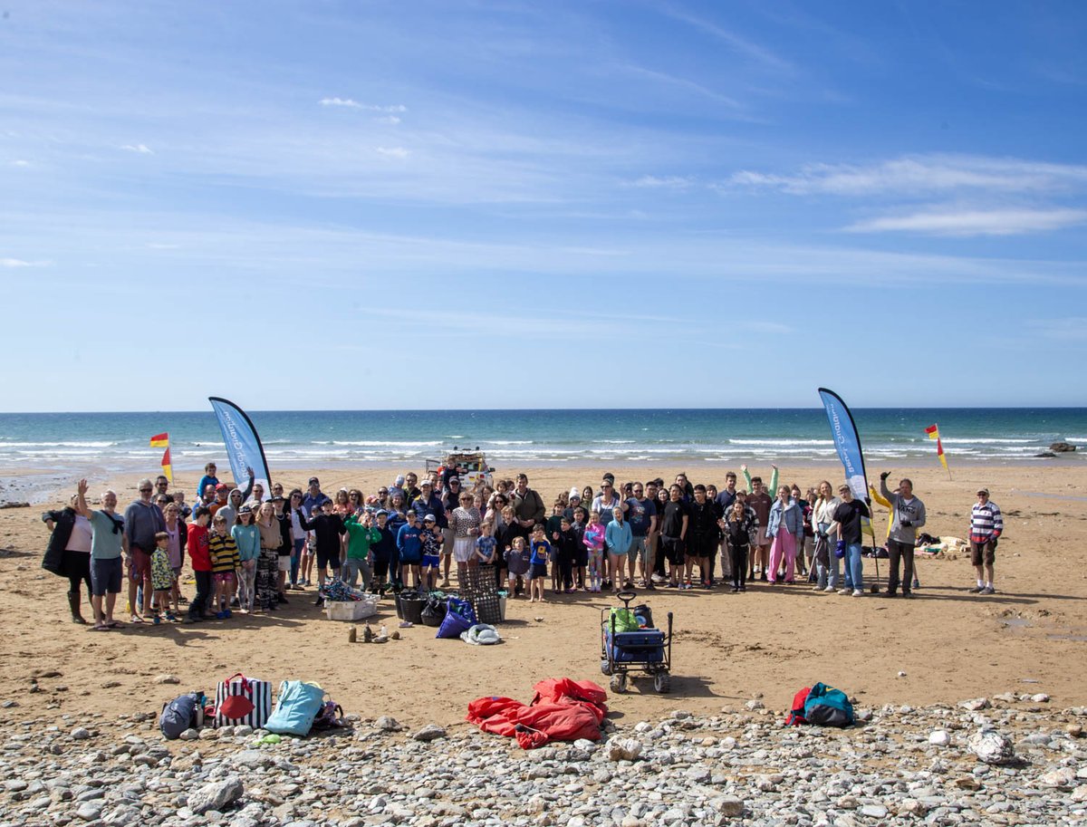 Our boarding community joined over 20 families and staff members from Truro School and Truro School Prep for the annual FTS picnic and beach clean at Watergate Bay. Led by Rob from Beach Guardian, our teams collected buckets of waste materials from the shoreline.