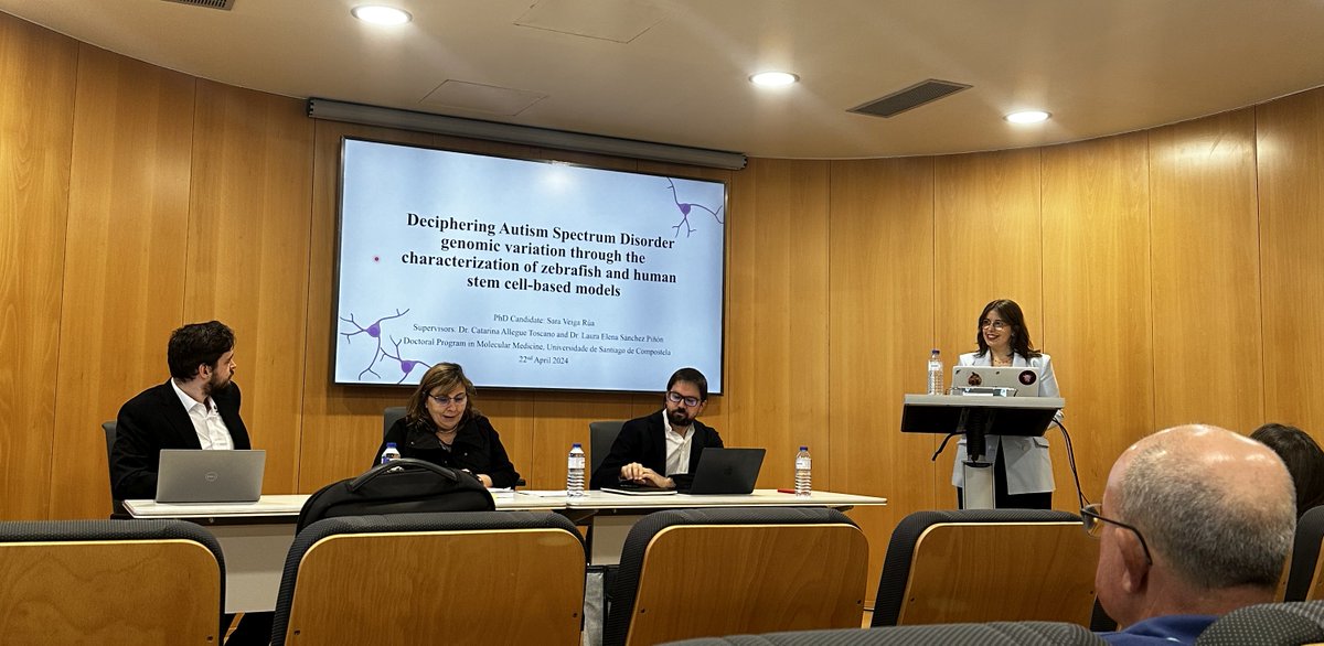🎓Felicitamos a nuestra investigadora <a href="/SVeigaRua/">Sara Veiga</a>, del grupo <a href="/GMXenomica/">GMXenomica</a>, que defendió hoy con éxito su tesis doctoral. ¡Enhorabuena, nueva doctora #CiMUS! 👏
🔗bit.ly/3Q9fGkA
@universidadeUSC #EDIUS <a href="/CatarinaAllegue/">Catarina Allegue</a> <a href="/Lau_E_Sanchez/">Laura Sanchez Piñon</a>