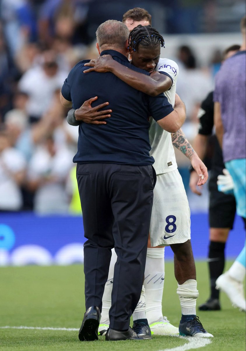 🎙️| Yves Bissouma on words he’d use to describe Ange Postecoglou: “Fantastic coach” 🇲🇱🤝🇦🇺🤍