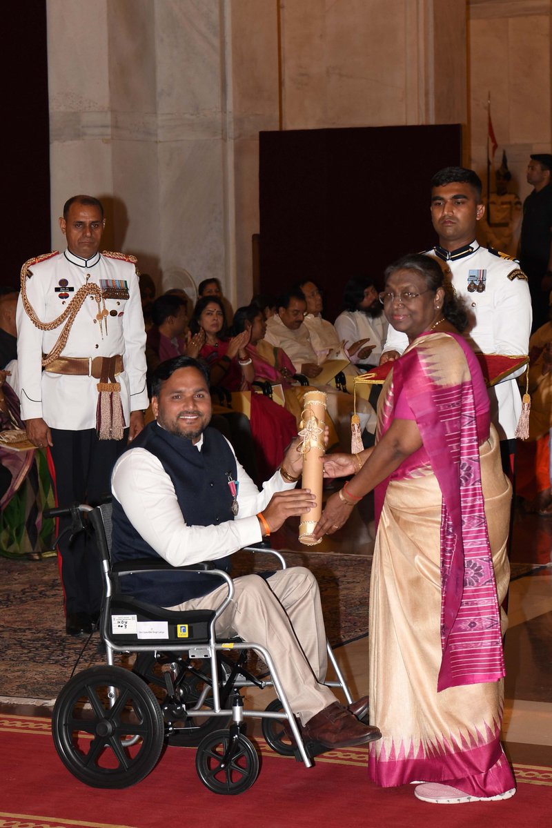 President Droupadi Murmu presents Padma Shri in the field of Sports to Shri Satendra Singh Lohiya. He is a medal-winning international para swimmer. He has participated in many national and international para swimming championships, winning several medals. He has also contributed