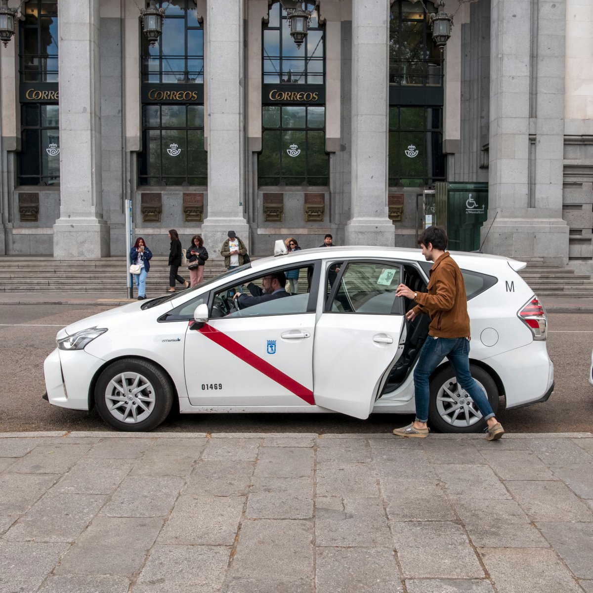 ❓ ¿Te gustaría mejorar el servicio de #Taxi en #Madrid? Participa en la #ConsultaPública y dinos qué requisitos deben cumplir los vehículos para incrementar la: ✅ Calidad ✅ Seguridad Actualización de la #OrdenanzadelTaxi en decide.madrid.es/legislation/pr…