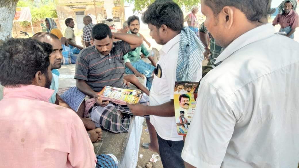 senthamilan2757's tweet photo. புரட்சி வேறு 
வன்முறை வேறு 
புரிந்து கொள்ளவேண்டும்

போலி வேறு 
போராளி வேறு_புரட்சி செய்ய வேண்டும்

இயக்க அரசியல் வேறு 
தேர்தல் அரசியல் வேறு 
தேர்தல் அரசியல் களத்தில் ..

#ப_செந்தமிழன்_நாமக்கல்_9942862757

#DMKAlliance https://t.co/EEiJFZr2RY