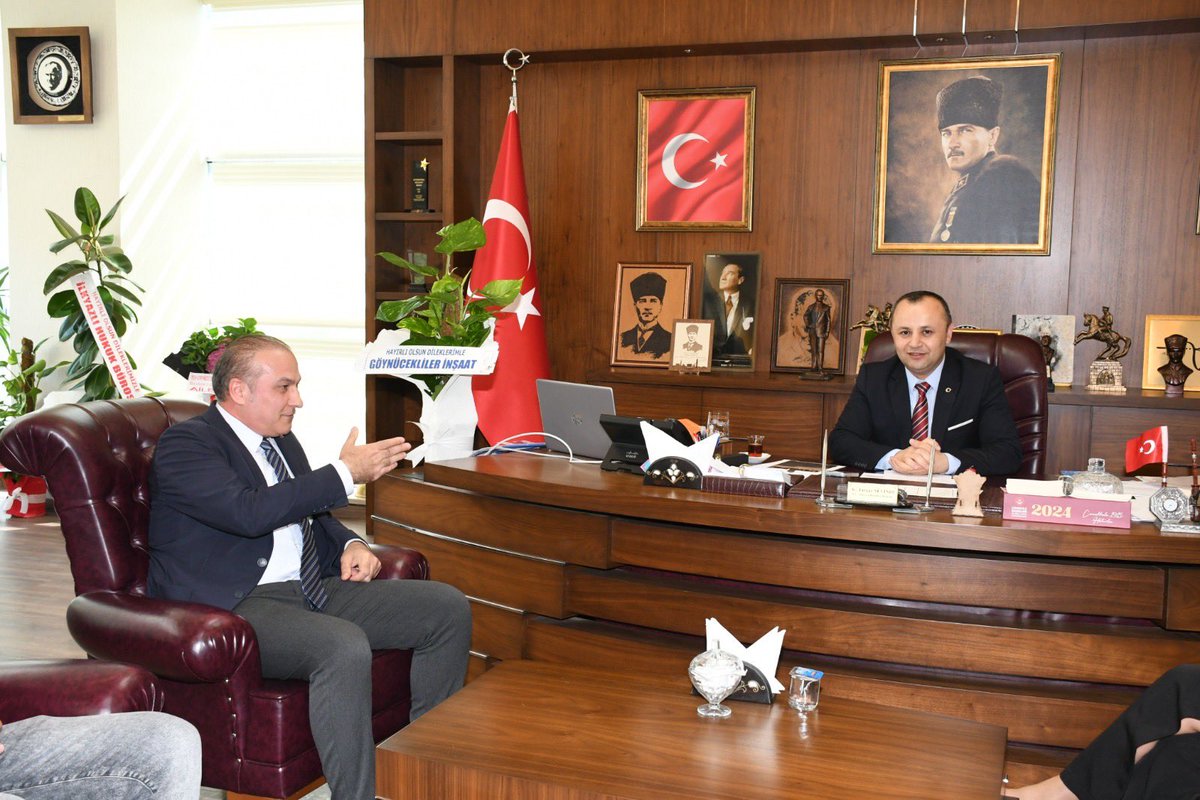 Amasya TSO Yönetim Kurulu Başkanı Murat Kırlangıç, Amasya KGK Başkanı Gülsüm Güner, Amasya GGK Başkanı Emre Kaya ve beraberindeki İcra Kurulu Üyeleri ile Amasya Belediye Başkanı Sayın Turgay Sevindi’yi ziyaret ederek, hayırlı olsun dileklerinde bulundular.