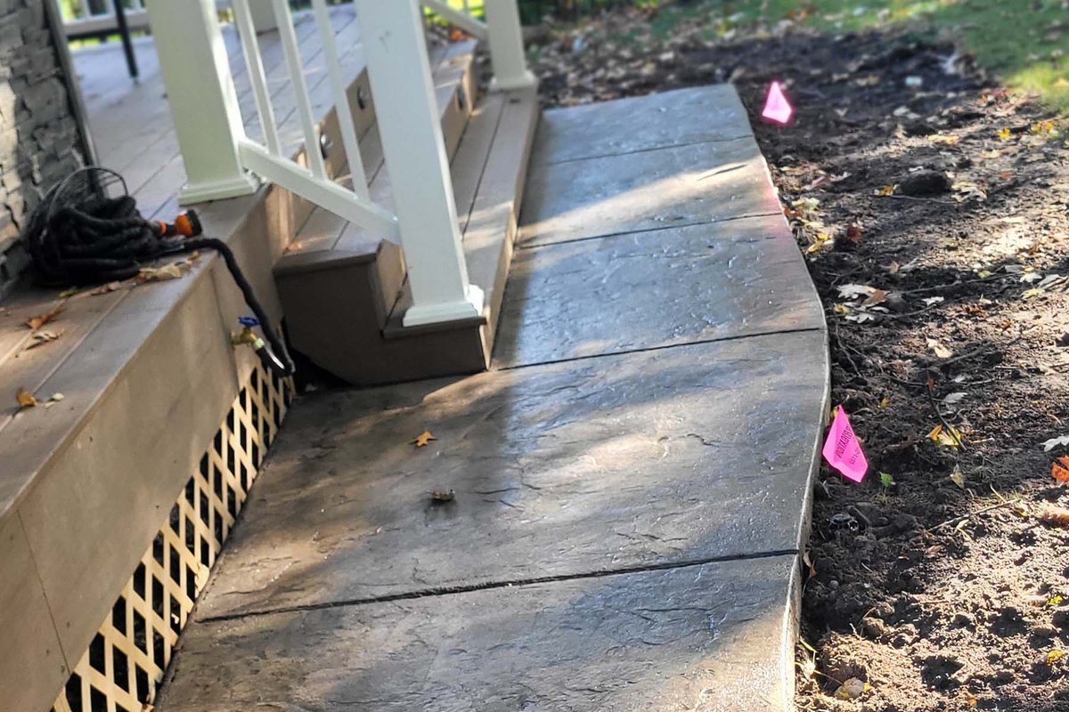 Discover our newest Contractor Spotlight: Webbs Concrete and their amazing patio! Using Deco-Crete’s Modern Gray for the main area and framing with Chocolate Color Hardener. They sealed it with our durable D1 sealer for lasting effects. Great job!