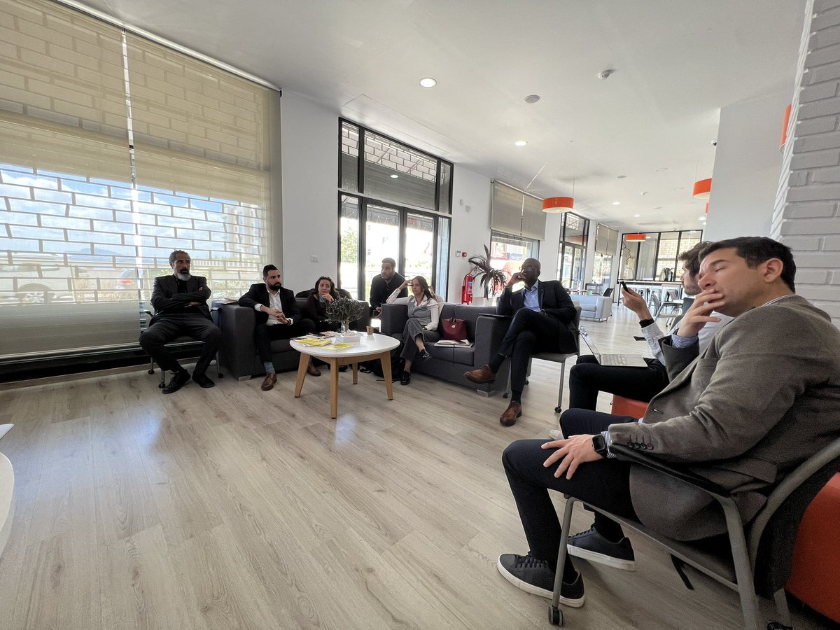 afefboulares's tweet photo. Échange dynamique entre le directeur des plateformes numériques @BrutusSadou et les #startups 🇹🇳 dans les domaines de la #Fintech et  #Cybersécurité
Thxx @flouciTN #pwnandpatch #Youssef @ChaffaiHend @Nessriness1 @millet_thierry https://t.co/oSAqDpf92c