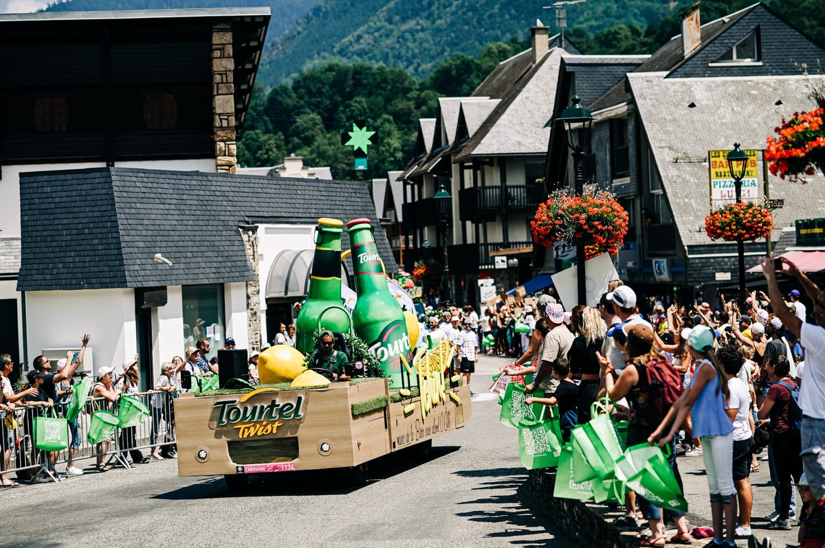 🥳 @TourtelTwistFR will continue to add zest to the Tour de France with an ambitious programme focusing on fun and a friendly atmosphere! 👉 letour.fr/en/news/2024/t…

🥳 La Caravane continuera d'être pétillante avec @TourtelTwistFR sur le #TDF2024 👉 letour.fr/fr/actus/2024/…