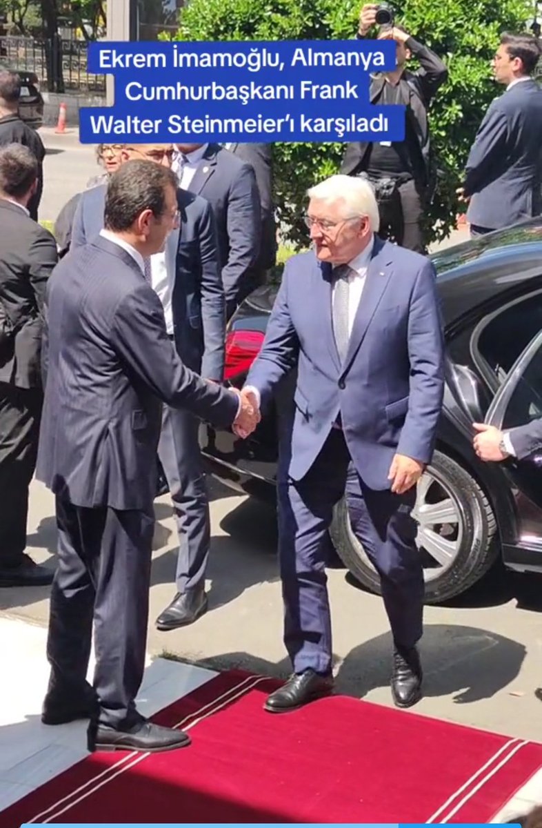 #WalterSteinmeier #ekrem_imamoglu The German president met with the Mayor of Istanbul to ask Turkey for a garbage truck on his street. I think there may be a sewer problem as well.