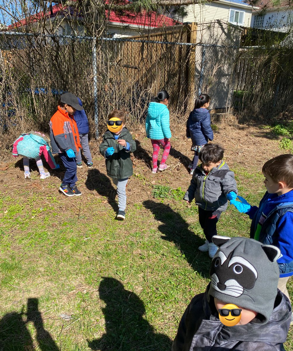 armstrong_MGK's tweet photo. Happy Earth Day!🌎 We cleaned up the field behind the kindergarten doors. We couldn’t believe how much garbage we found. Now we have to figure out what to do about it…🤔 https://t.co/jqEHzVpMgD