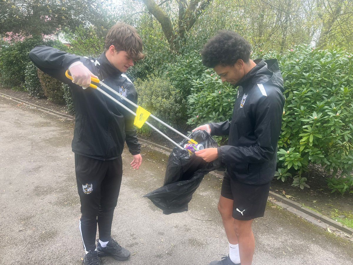 🗑️ | It's the turn of our Education Squad who have been tidying up Burslem Park as part of @SoTCityCouncil's 'Big Spring Clean in the Community' initiative. #PVFC | #PVFCFoundation | @LeekBuildSoc | #LoveSOT