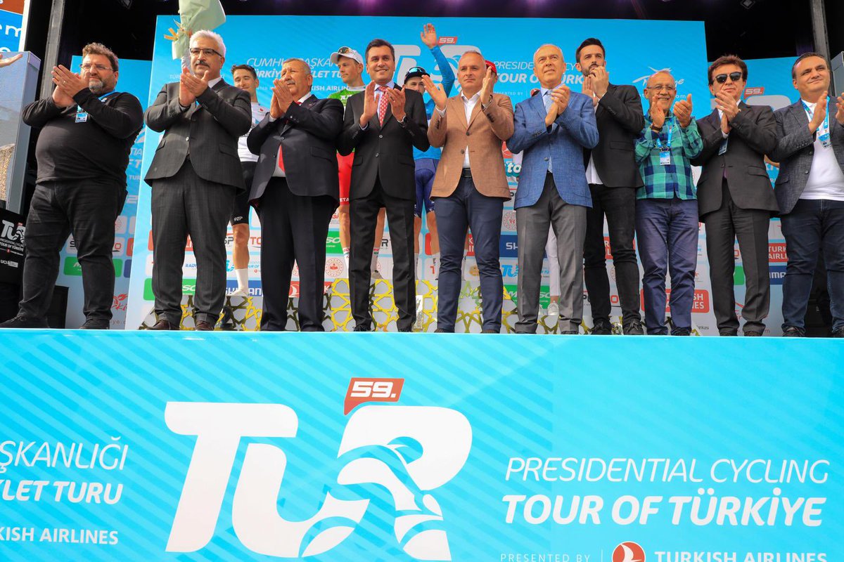 59.Cumhurbaşkanlığı Türkiye Bisiklet Turu Kemer-Kalkan etabının gerçekleştiği, 25 takımdan 175 bisikletçinin katıldığı 190,6 km. yarışta pedal çevirerek İlçemiz Kalkan’daki finish ‘e ulaşarak dereceye giren bisikletçilere Kaymakamımız <a href="/tevfik_kumbasar/">Tevfik Kumbasar</a> madalyalarını takdim etti.