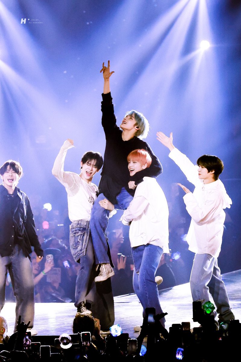 yeonjpeg's tweet photo. txt is five https://t.co/YjIvbRIkrC