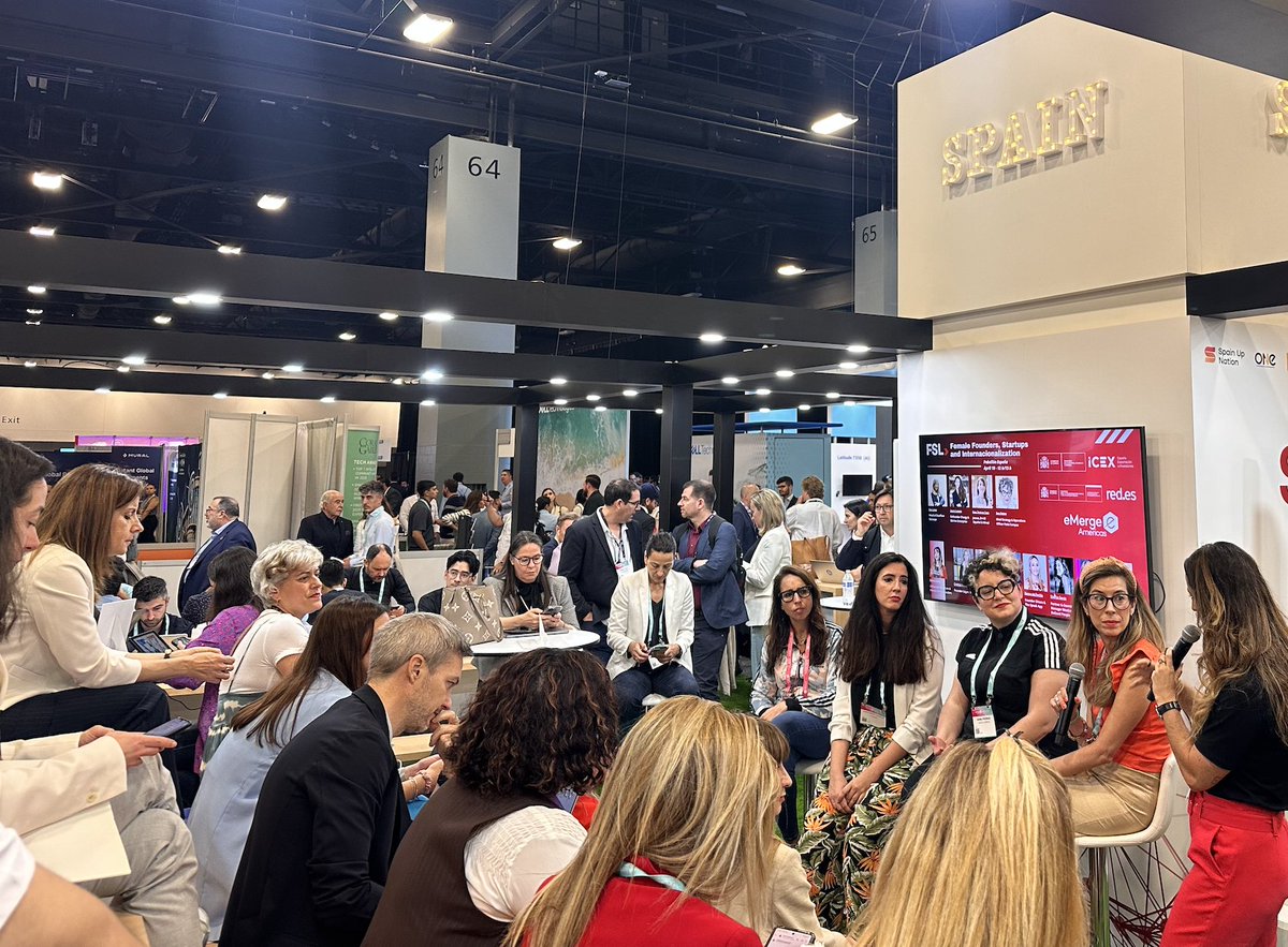 FemalestartupsL's tweet photo. 📍 @eMergeAmericas 2024 x Female Startup Leaders
Algunos momentos de nuestras intervenciones durante la #MiamitechWeek
Gracias a @ICEX_ y @redpuntoes por su apoyo y empuje 🙌🏽 https://t.co/hmuQyYpkWj