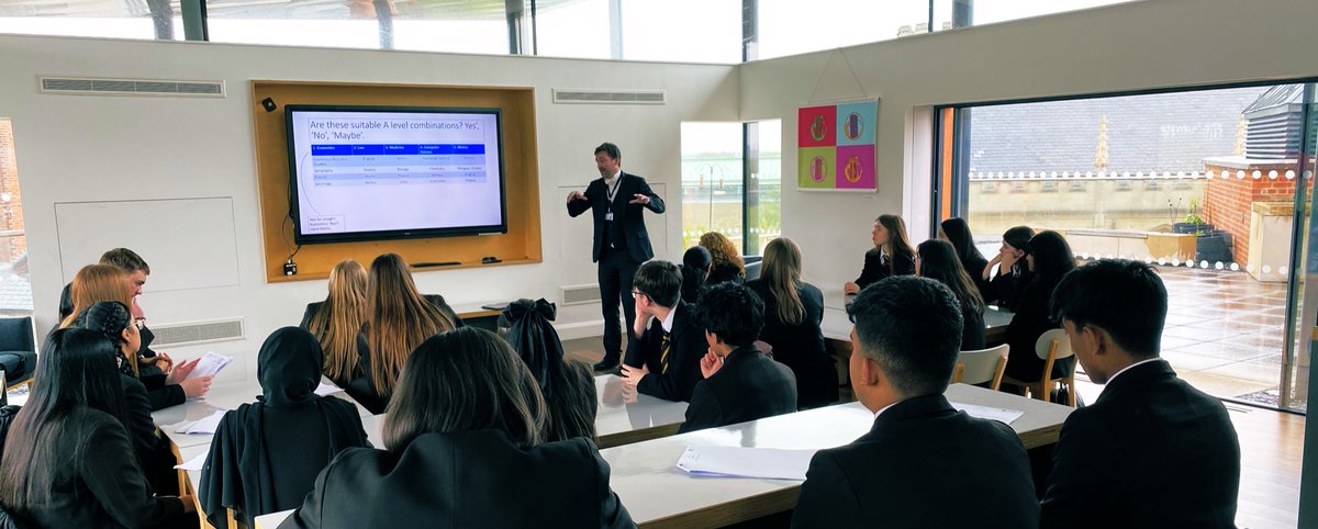 Great to meet Year 11 prefects from @stokeparkschool today! Our sessions were led by @Eton_College teachers and covered #SelfLeadership, #CriticalThinking, #CareersEducation and #UniversityApplications. There was also time to meet Eton pupils and explore the historic buildings.