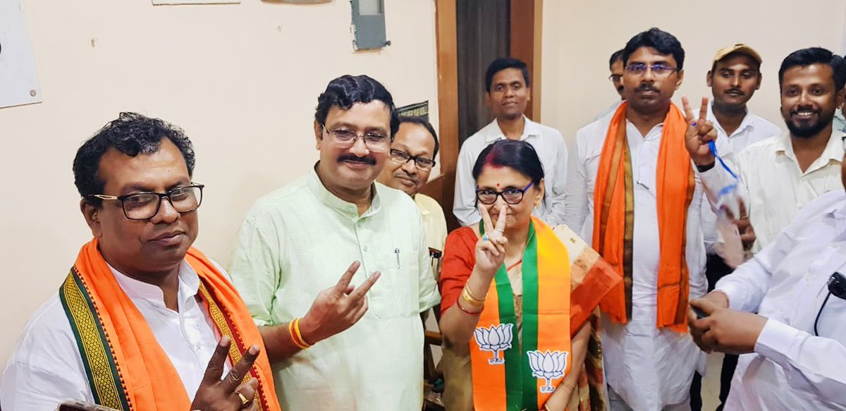 Sharing glimpses of today’s campaign for Krishnanagar Loksabha Candidate Rani Maa Amrita Ray, followed by her Nomination at Krishnanagar DM Office, Nadia.