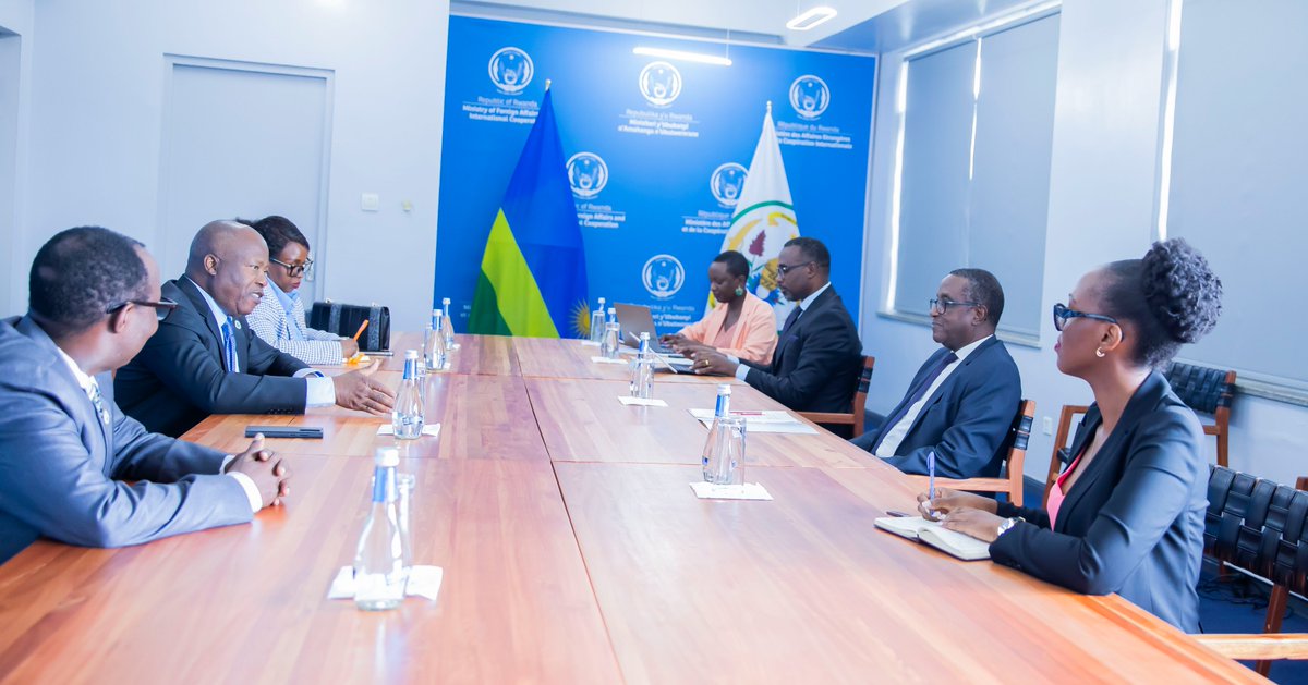 Today, Minister @Vbiruta received Amb. João Samuel Caholo, Executive Secretary of @_ICGLR_ on a courtesy call. They discussed areas of mutual interest and enhancing partnerships between Rwanda and ICGLR.