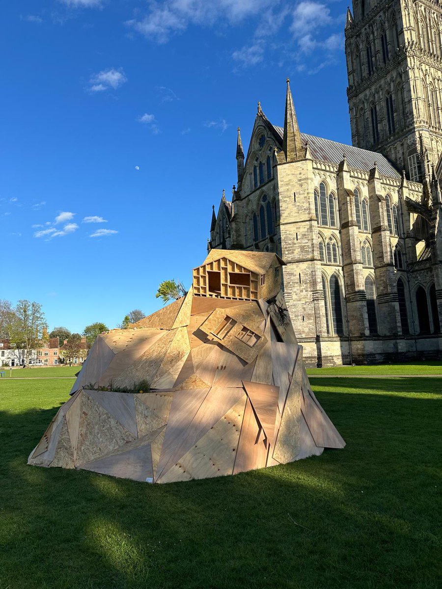 On Friday, I joined those attending the opening of Our Earth at @SalisburyCath - a thought provoking exhibition on the domestic impact of climate change. I hope constituents take the opportunity to visit.