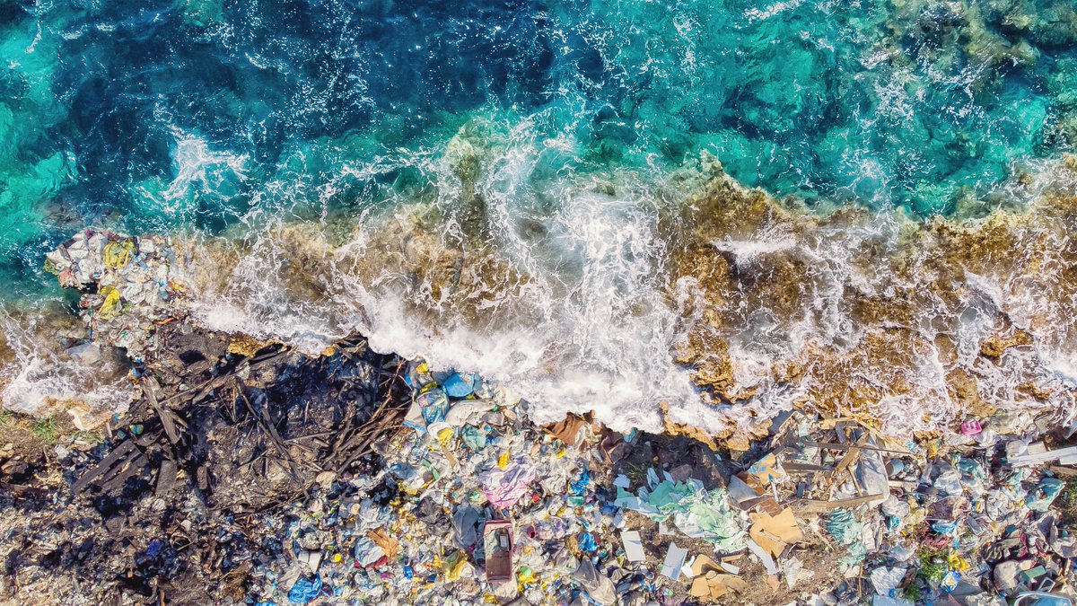 #Fact: #Plastic is the most abundant type of marine debris in our ocean, Great Lakes, and waterways. This #EarthDay we are “breaking down” some facts and common myths about plastic and marine debris. blog.marinedebris.noaa.gov/breaking-down-…