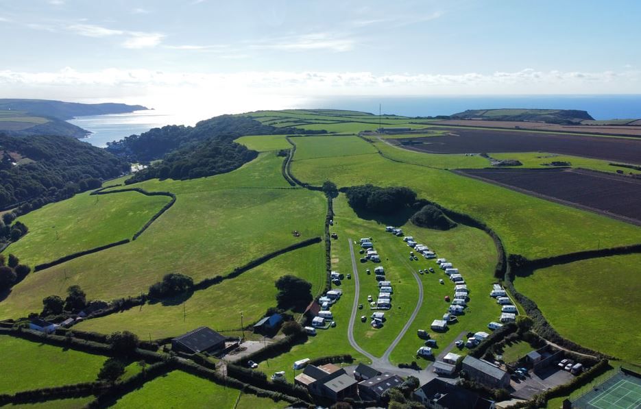 🌳 Discover Higher Rew Caravan and Camping Park, a family-run holiday destination nestled in Malborough near Kingsbridge, within the breathtaking Area of Outstanding Natural Beauty surrounding the Salcombe Estuary. 🏕️ 🏕 Campsite aroundaboutbritain.co.uk/Devon/3951 #CaravanPark #Devon