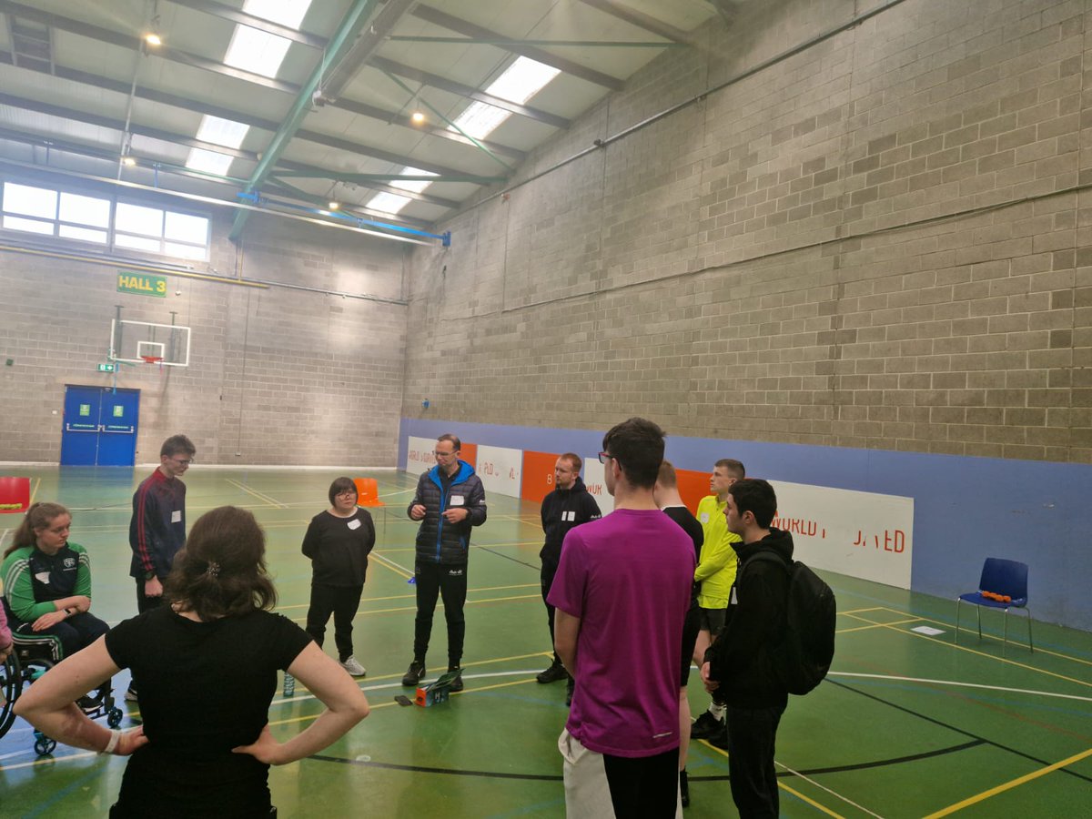Recently we teamed up with @EnableIreland in dlr Leisure Loughlinstown to support the Teen Gym programme. A super shift put in by the participants as they got to experience some weight training. 🏋️‍♀️💪 Well done all! 👏
