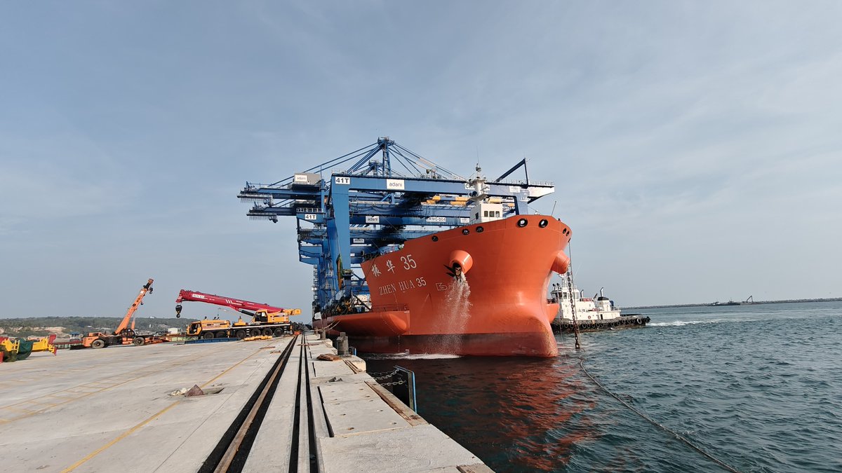 Shenhua 35 has arrived at Vizhinjam International Port. The ship has two Ship-to-Shore (STS) cranes and four Cantilever Rail-Mounted Gantry (CRMG) cranes. In the second phase, 14 CRMG cranes and four STS cranes will be brought to Vizhinjam.