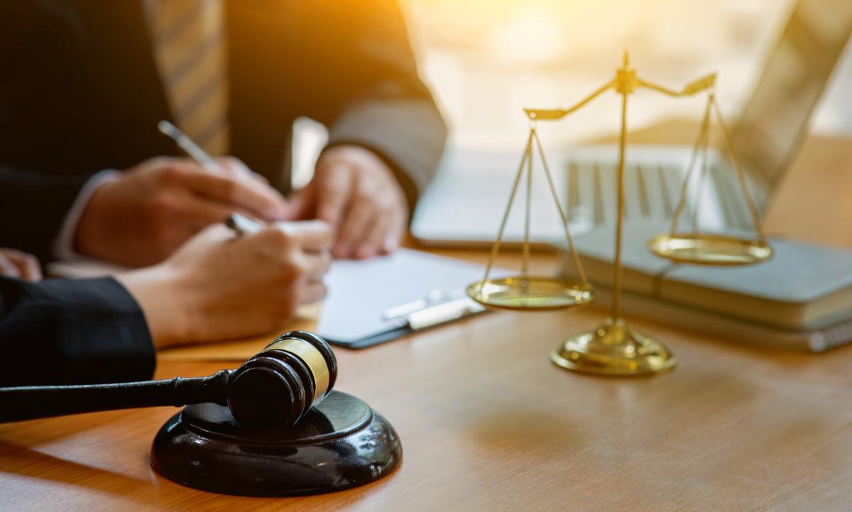 A federal court decision in an excessive fee case starts off by noting that “the late, renowned attorney-investor Charlie Munger once quipped that ‘the big money is not in the buying and selling, but in the waiting.’” Read More: ow.ly/ooeE50Rlghx