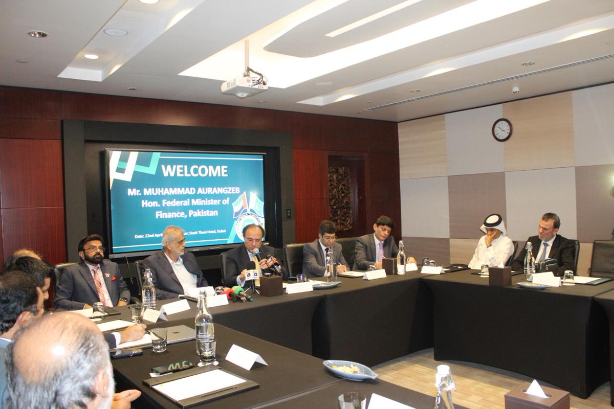 Finance Minister Muhammad Aurangzeb met Pakistan Business Council UAE, stressing collaboration with industry leaders, government agencies, and financial institutions to facilitate trade and investment inflows into Pakistan. (1/3)