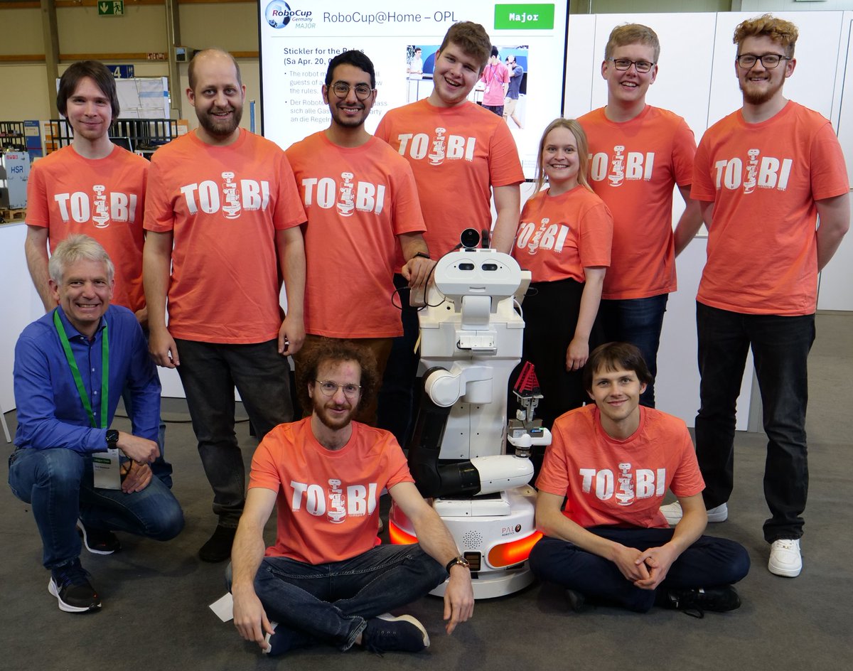 Starke Leistung vom @Home-Team #ToBI der <a href="/tf_unibielefeld/">Faculty of Technology Bielefeld</a> bei den #RoboCup German Open. Sein Roboter überzeugte als Rezeptionist, im Restaurant und als Regelwächter bei einer Party. Mit 2446 Punkten sicherte sich das Team den 2. Platz hinter NimbRo!🥈 Herzlichen Glückwunsch!