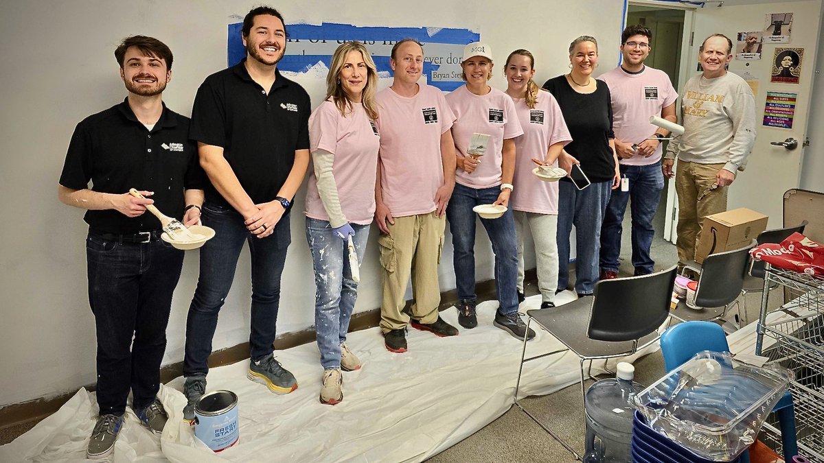 Great organizing by DJ Batchelor and the team at @ArlVAChamber for their Volunteer Day. Arlington stepped up, with many volunteers helping our many great nonprofits. I was part of the painting crew at @OARJustice. Katy Steinbruck did a great job herding cats with paint rollers.