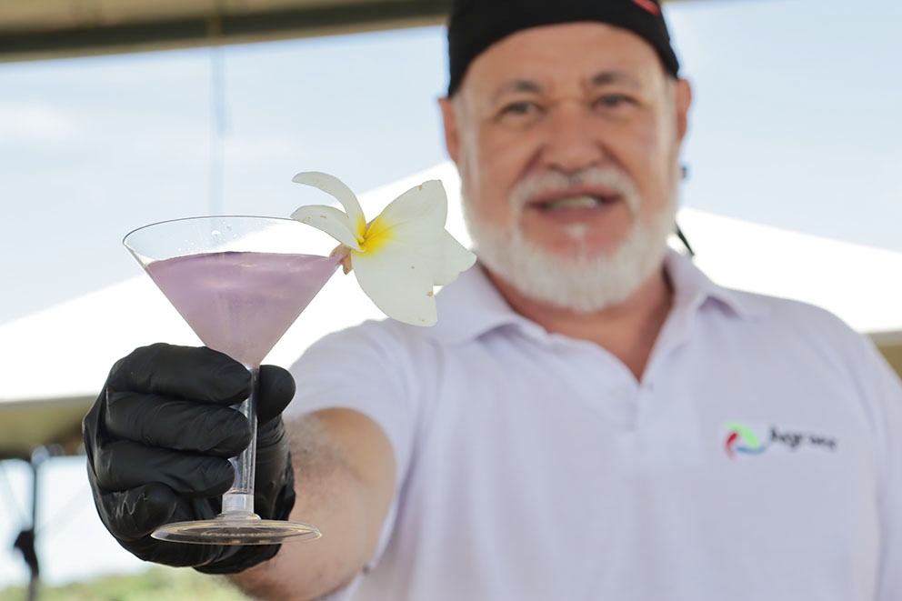 Asbraer_oficial's tweet image. 🍸 Na Tecnofam, plantas medicinais viraram drinks nas mãos de pesquisador da Agraer-MS: asbraer.org.br/noticia.html?i…

#PANC #Tecnologia