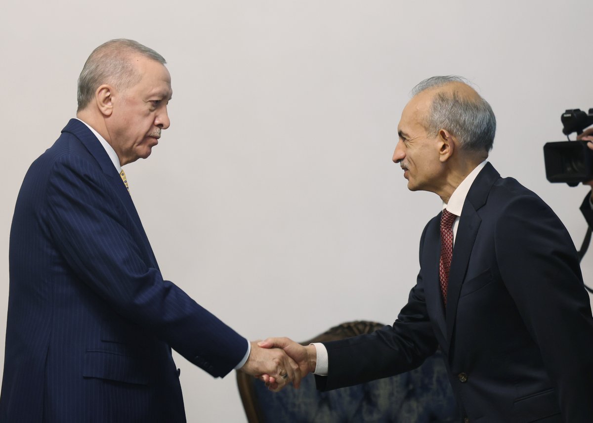 Cumhurbaşkanımız Recep Tayyip Erdoğan, Bağdat'taki resmi programları kapsamında Irak Türkmen Toplumu temsilcilerini kabul etti.