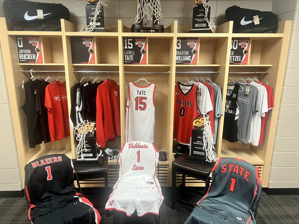 i22jojo22's tweet photo. Had a great visit to Valdosta State… Thanks for the opportunity @CoachMikeHelfer #blazers https://t.co/rh5Thh5B62
