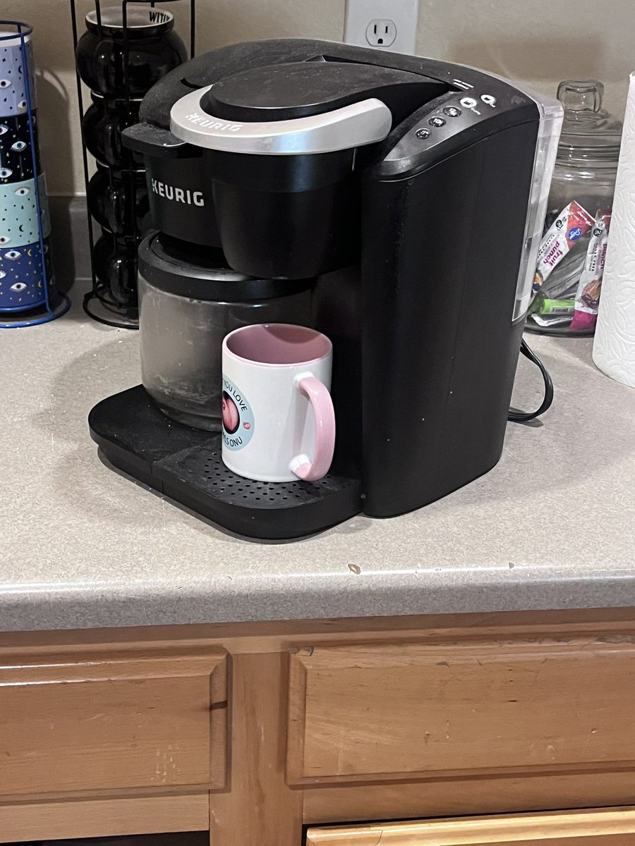BoushyBrandon's tweet photo. Today I say goodbye to a dear friend. He was there every morning when I wake up. Always peppy and ready to go. When I was feel down he gave me a boost. R.I.P Coffee Maker.
We’ve had a wonderful time together. I hope you’re in a better place now (I sure am not). Mondays ugh. https://t.co/j0XOWfrhCT