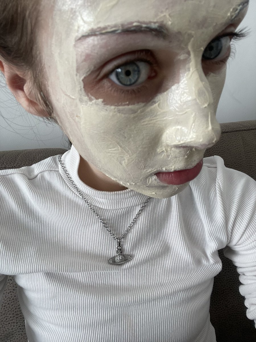 nanqji's tweet photo. hi i am doing a face mask to prevent force exercising 
felt a little silly
reminder to do skincare 
yes https://t.co/YVbKcOjJ3w