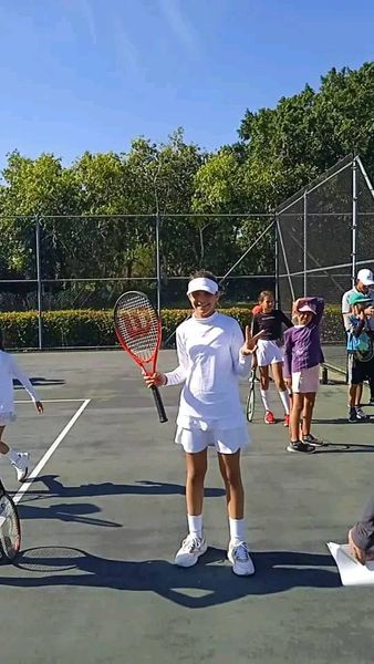 ep_vega's tweet photo. Recibe Reconocimiento nuestra ganadora Luciana Cruz García en el campeonato de tenis a nivel Nacional, por parte de sus entrenadores del Inder y de nuestra Institución.
¡Muchas Felicidades!
#ArtemisaJuntosSomosMás #CubaMined https://t.co/yRgCeikOky